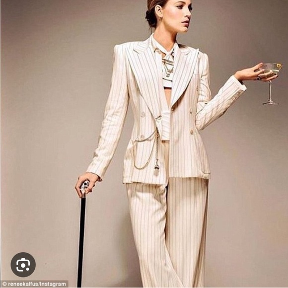 Meet your Posher, Angi 🍸 - Picture 12 of 12